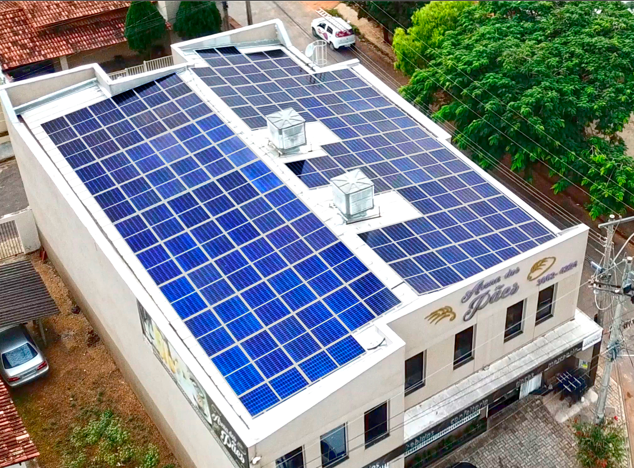 Painéis de energia solar na Arena dos Pães em Araxá-MG